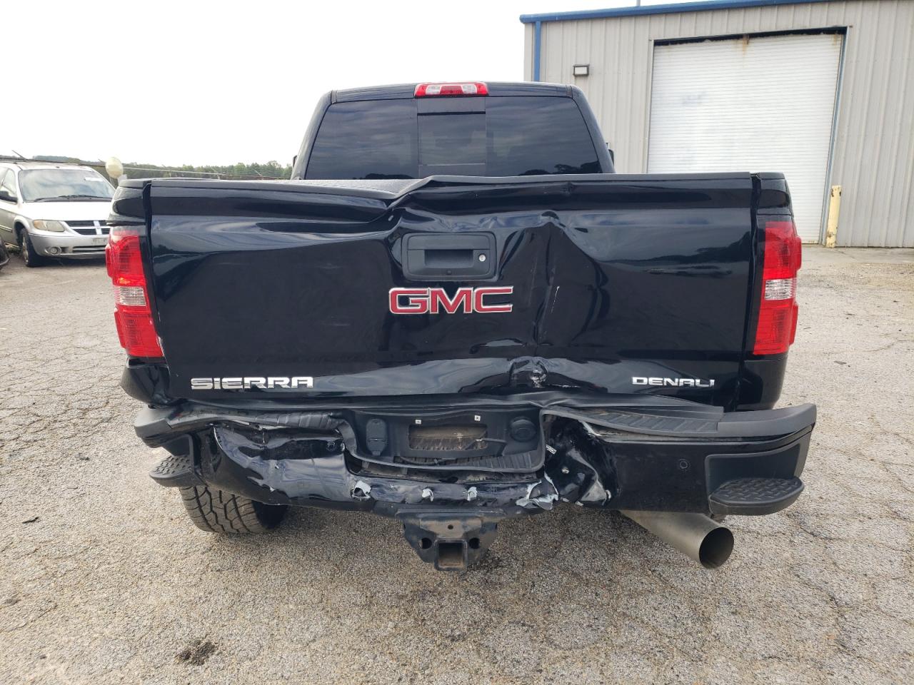 2017 GMC Sierra K2500 Denali VIN: 1GT12UEY0HF117087 Lot: 71848905