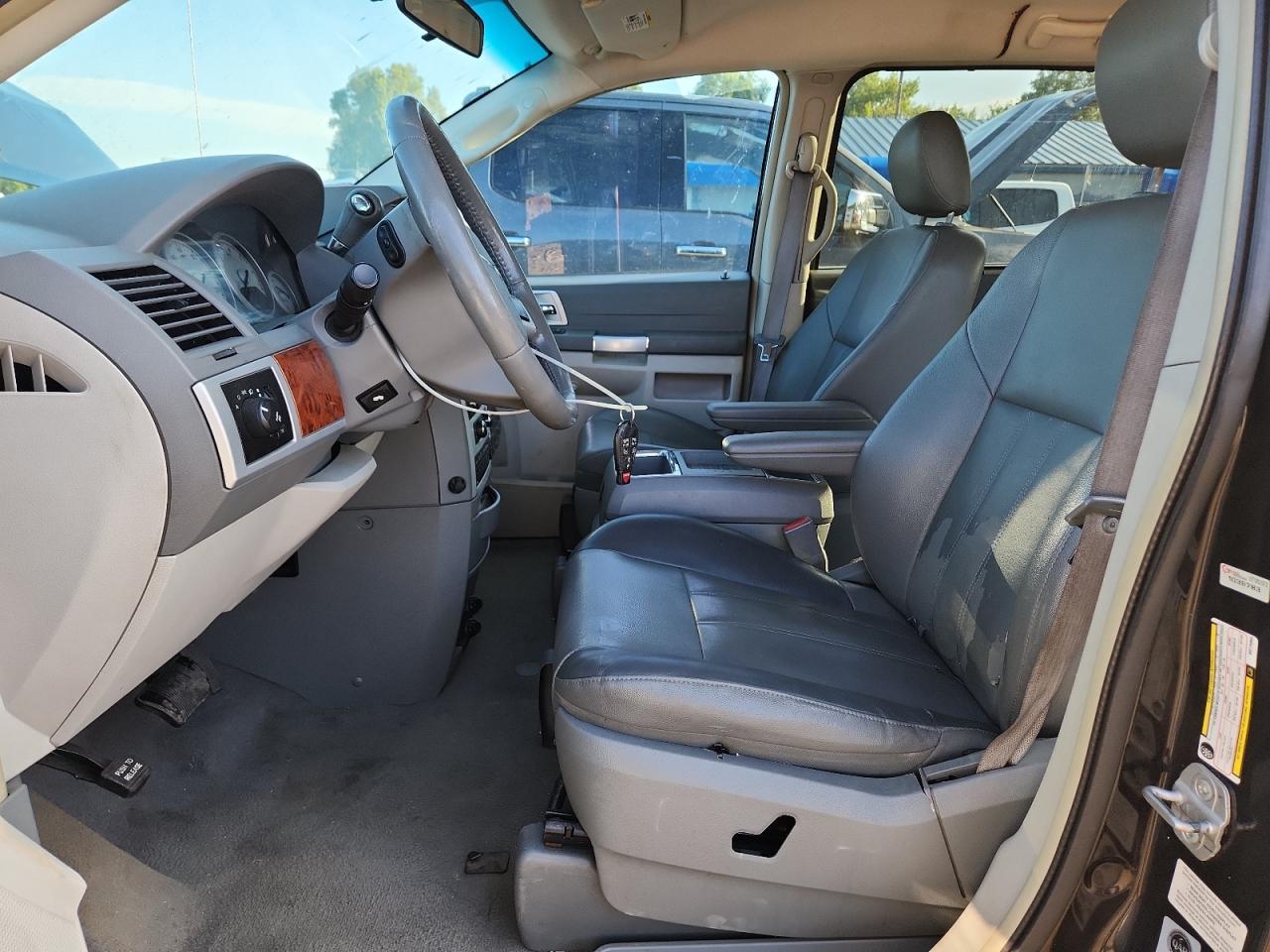 2008 Chrysler Town & Country Touring VIN: 2A8HR54PX8R776904 Lot: 81397955