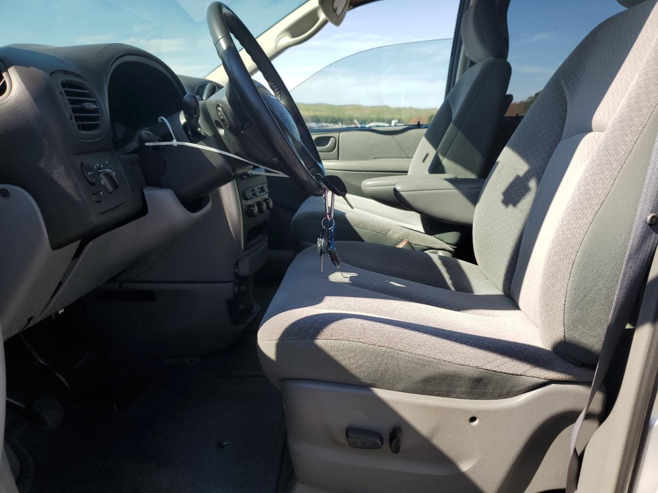 2005 Chrysler Town & Country Touring VIN: 2C4GP54L45R571094 Lot: 80098765