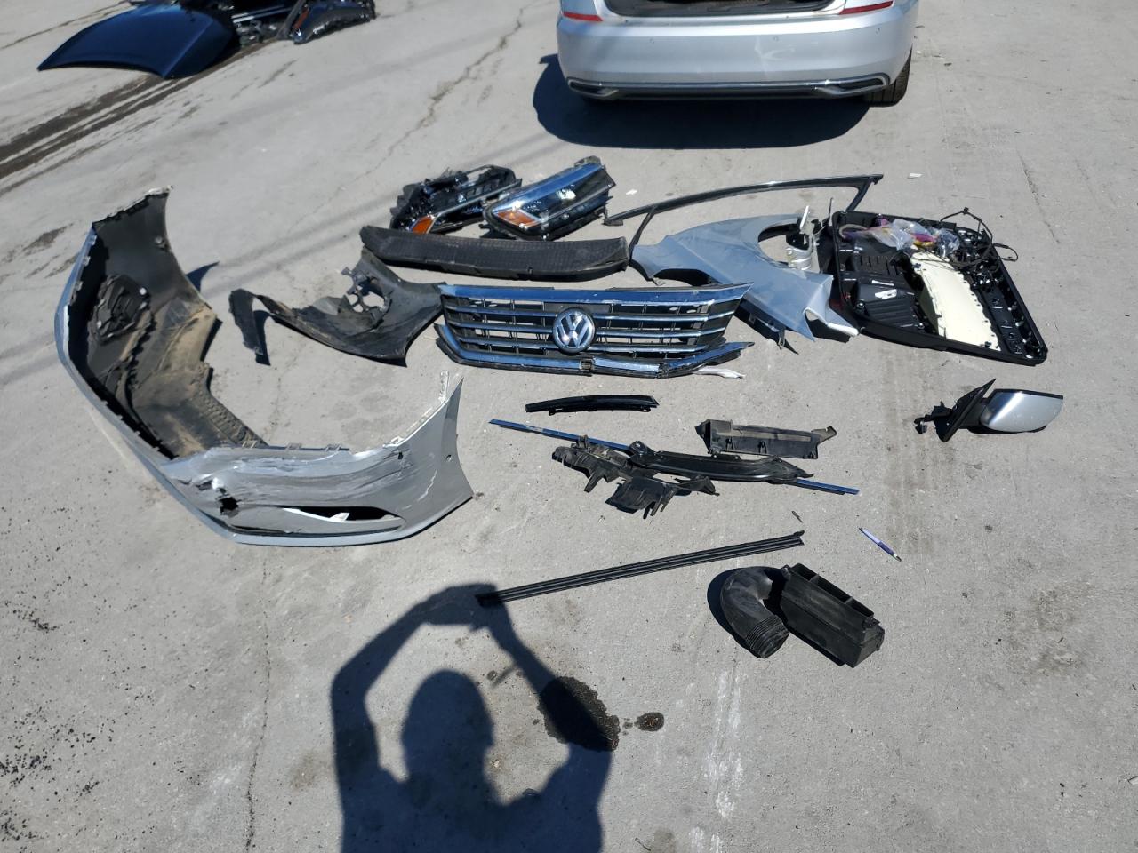 2020 Volkswagen Passat Sel VIN: 1VWCA7A31LC018356 Lot: 84057705