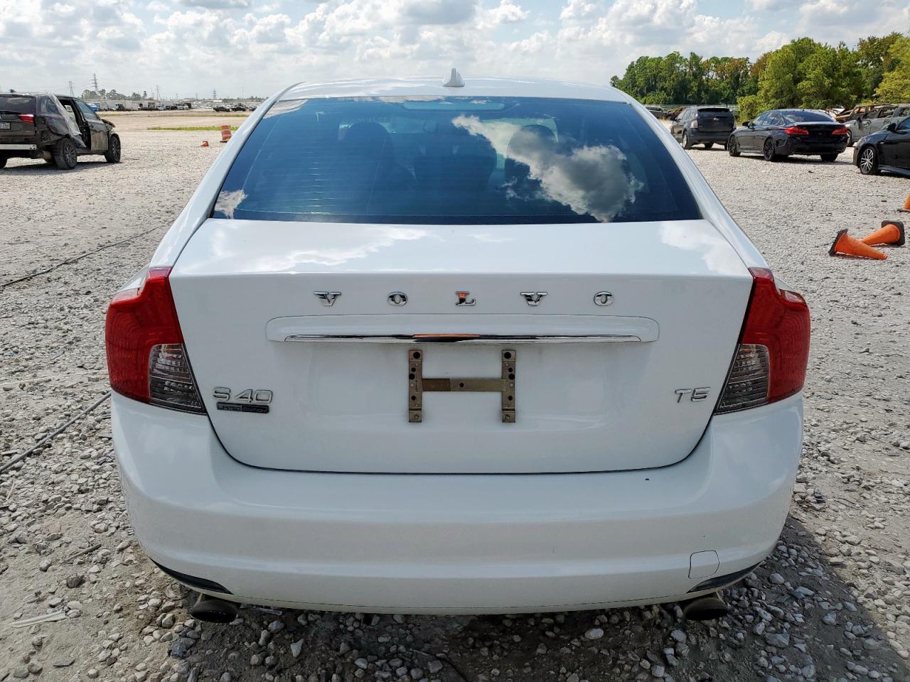 2011 Volvo S40 T5 VIN: YV1672MS6B2550219 Lot: 81570225