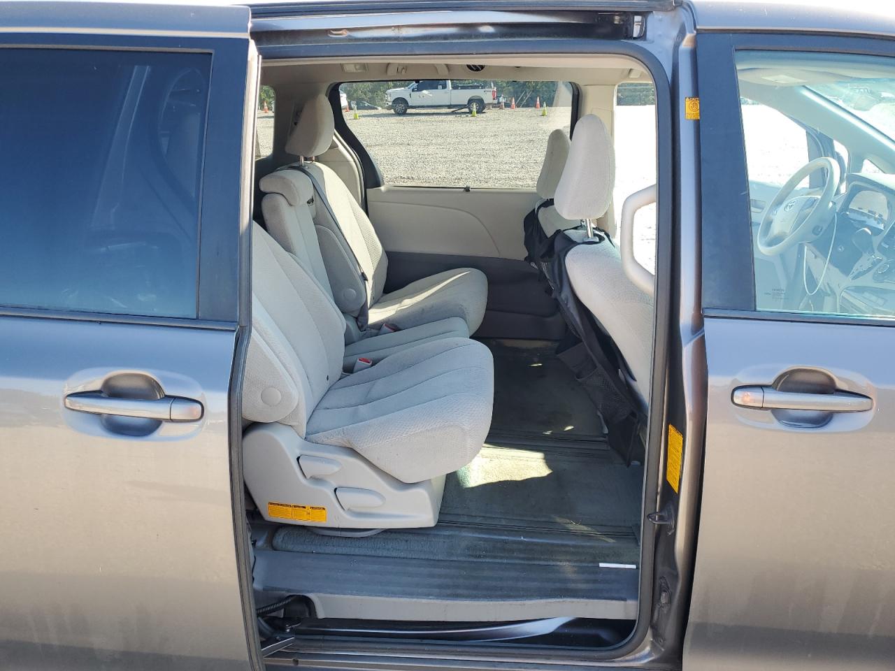 2011 Toyota Sienna Le VIN: 5TDKK3DC1BS141748 Lot: 81907885