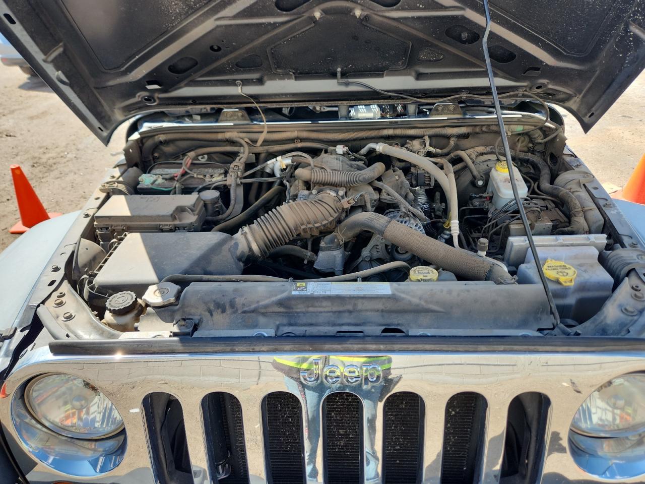 2010 Jeep Wrangler Sport VIN: 1J4AA2D15AL208272 Lot: 80333675