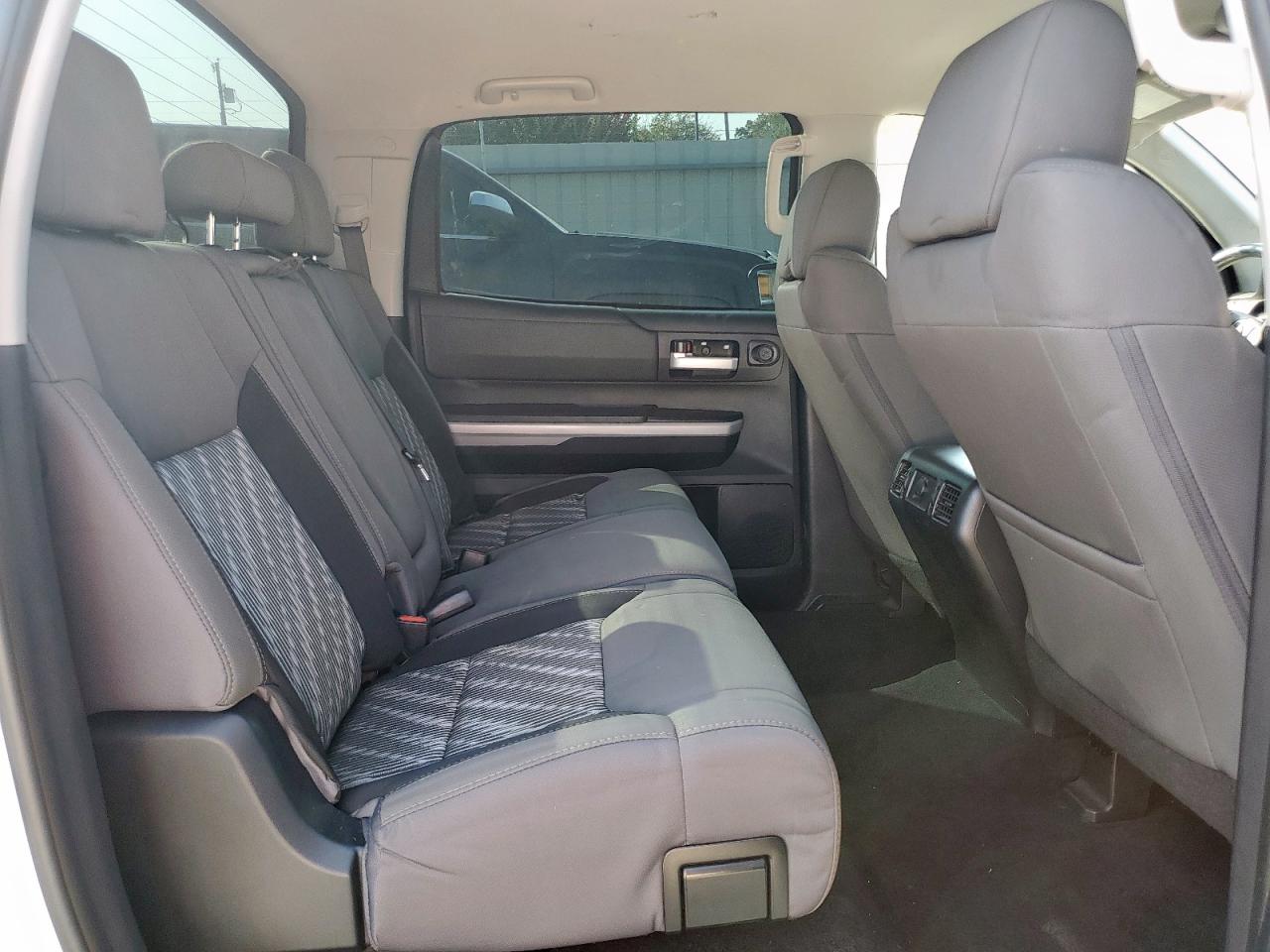 2018 Toyota Tundra Crewmax Sr5 VIN: 5TFDW5F12JX752725 Lot: 80577255