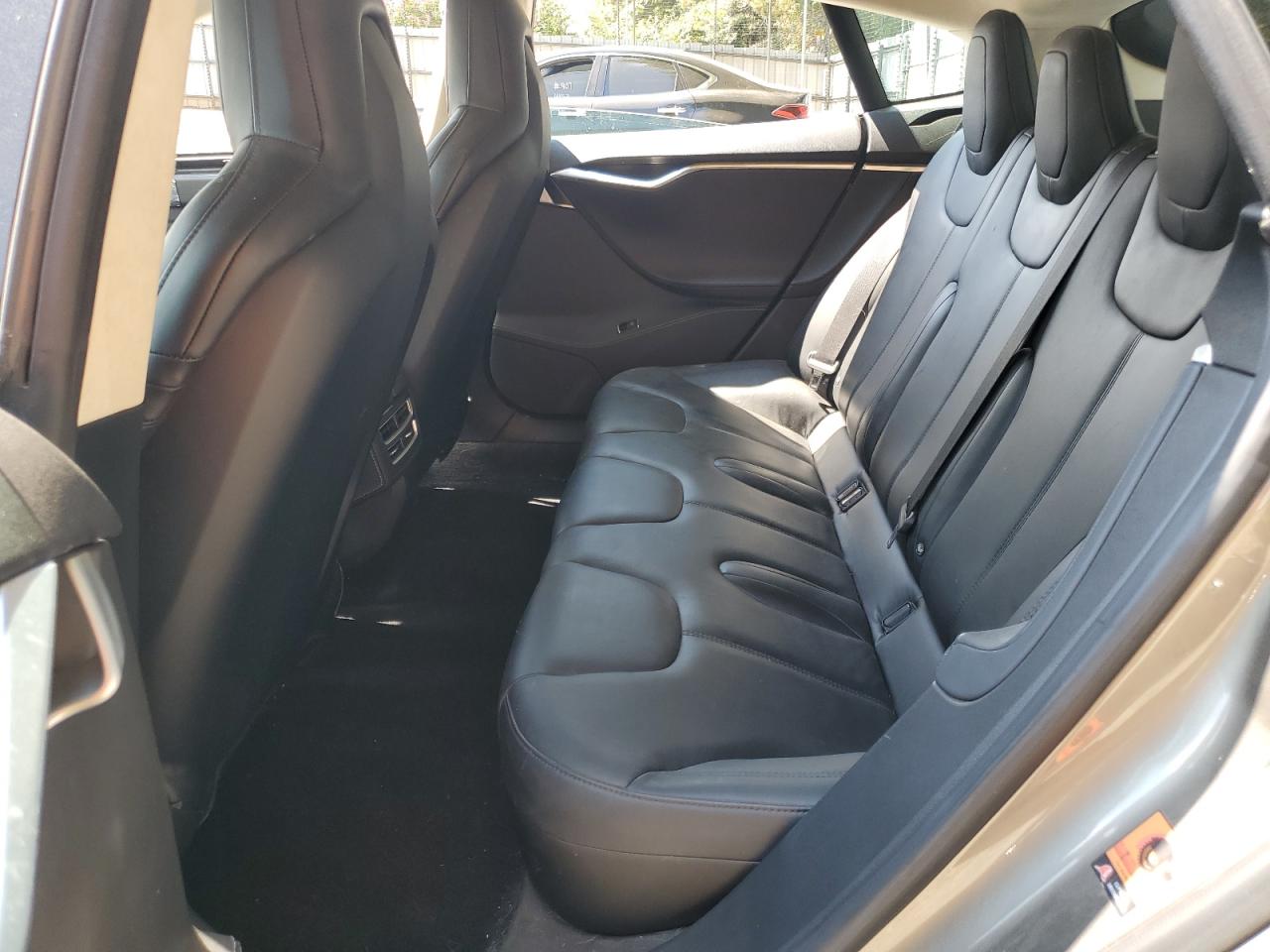 2015 Tesla Model S VIN: 5YJSA1E25FF102636 Lot: 80991365