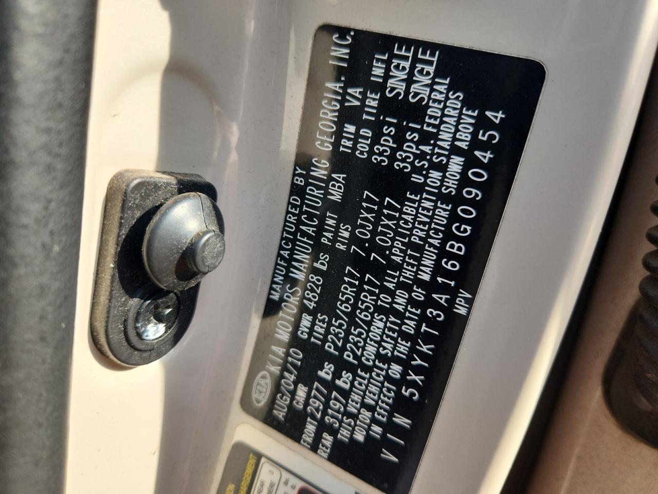 2011 Kia Sorento Base VIN: 5XYKT3A16BG090454 Lot: 82173145