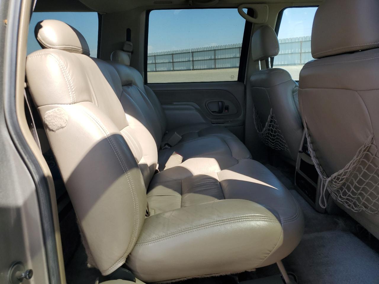 1999 GMC Suburban K2500 VIN: 1GKGK26J7XJ727553 Lot: 81513235