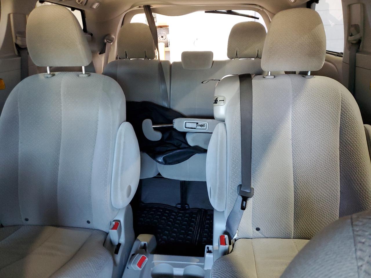 2011 Toyota Sienna Le VIN: 5TDKK3DC1BS087481 Lot: 84254635