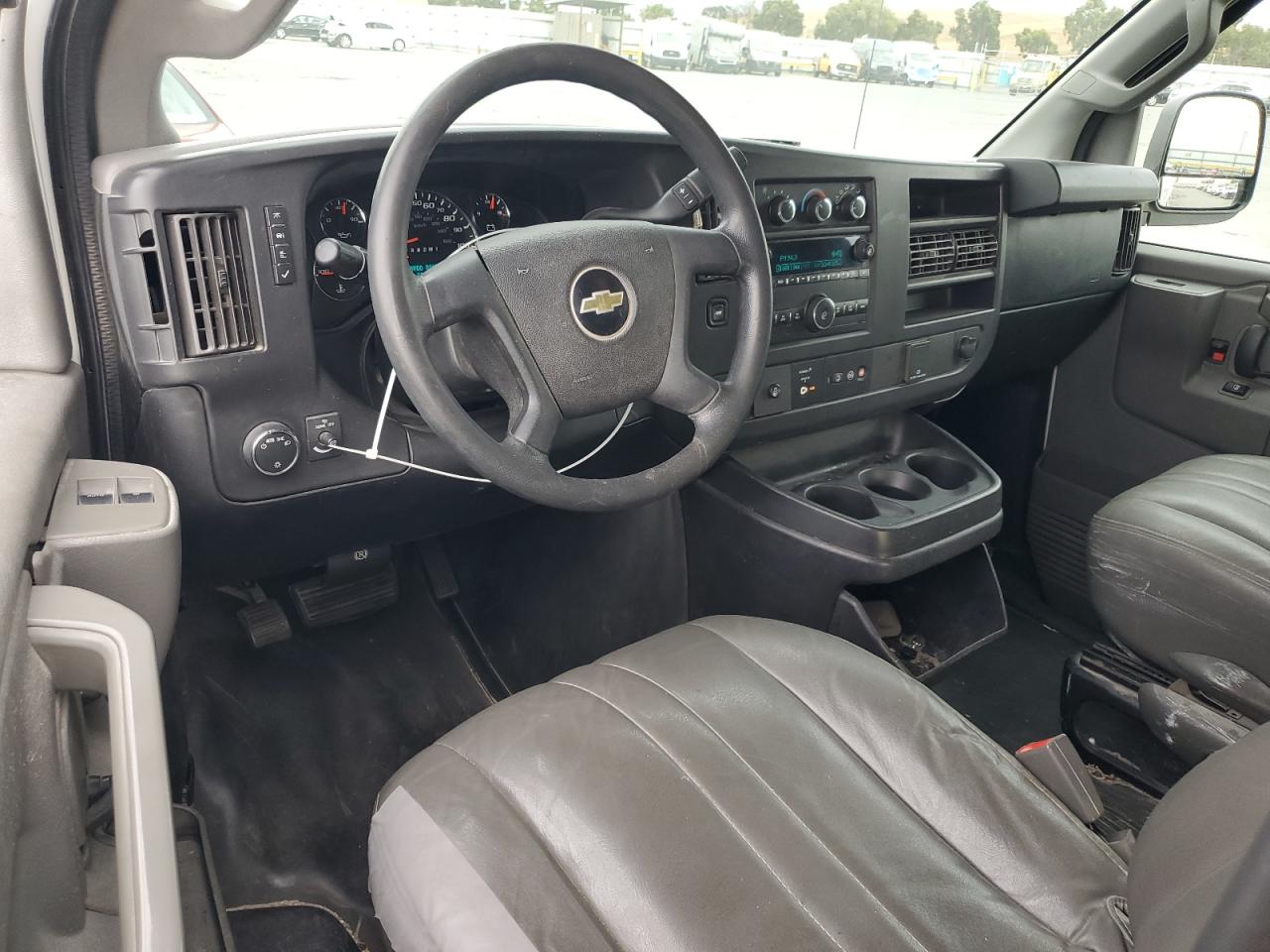 2018 Chevrolet Express G2500 VIN: 1GCWGBFP8J1301942 Lot: 81586115