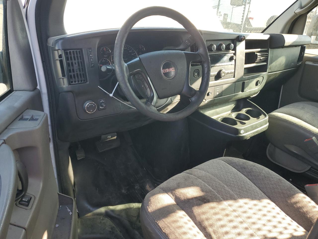 2015 GMC Savana G2500 VIN: 1GTW7FCF7F1901121 Lot: 81830665