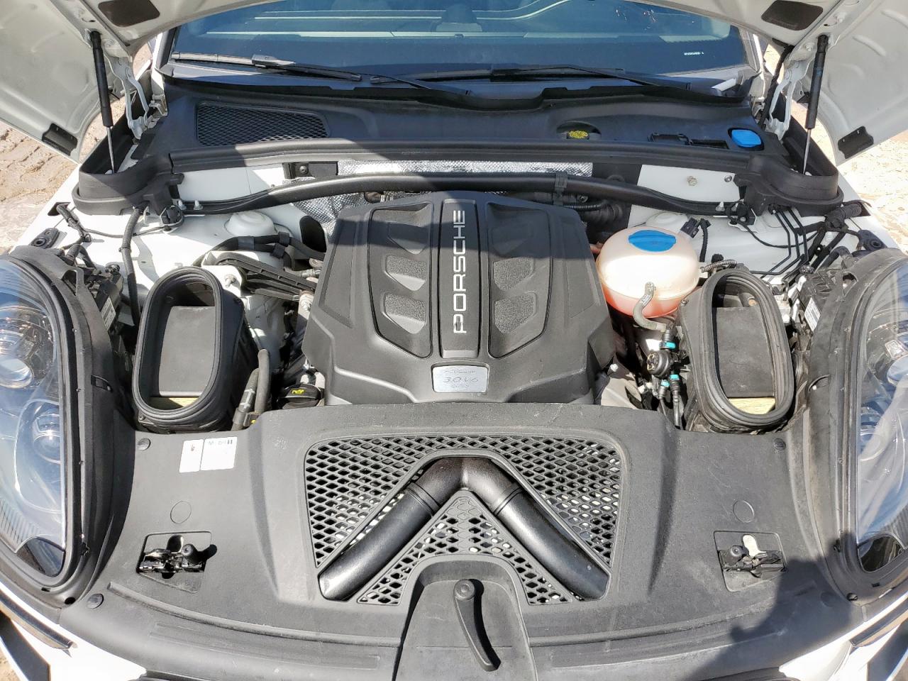 2018 Porsche Macan Gts VIN: WP1AG2A53JLB62001 Lot: 63852945