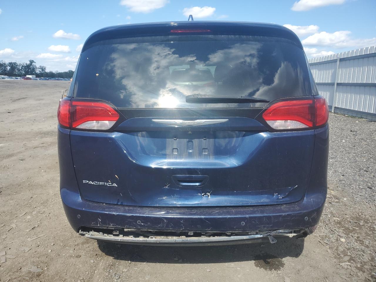 2017 Chrysler Pacifica Touring L VIN: 2C4RC1BG3HR542449 Lot: 81770125