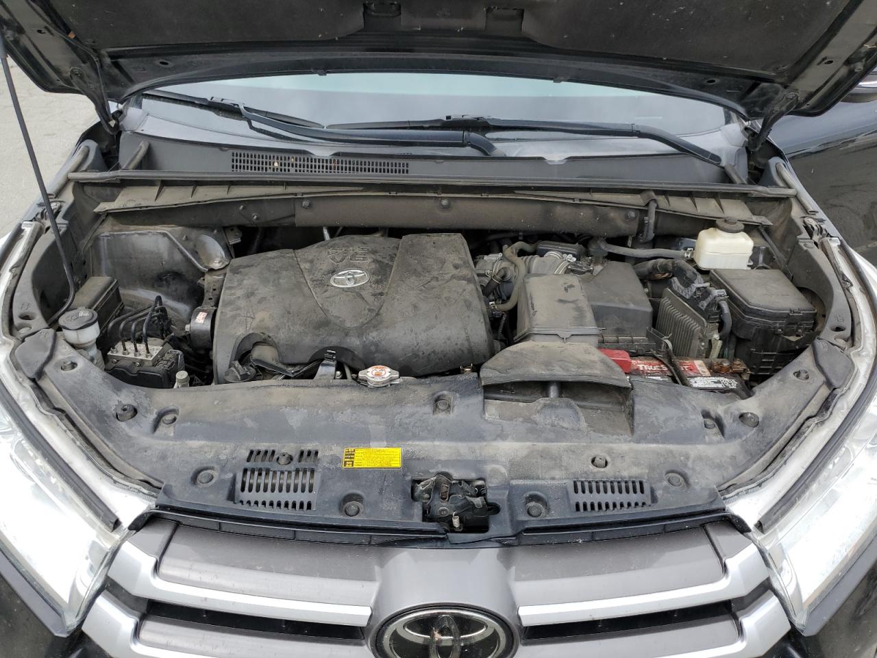 2018 Toyota Highlander Le VIN: 5TDBZRFHXJS877061 Lot: 81778305