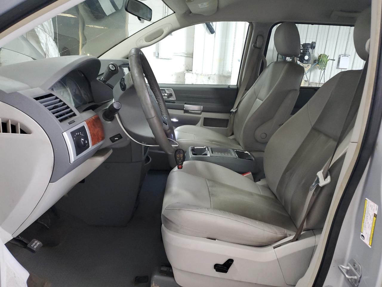 2008 Chrysler Town & Country Touring VIN: 2A8HR54P78R834175 Lot: 81636385