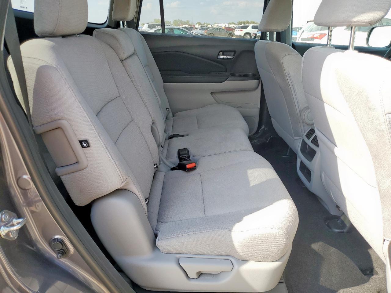 2018 Honda Pilot Lx VIN: 5FNYF5H13JB020211 Lot: 81347705