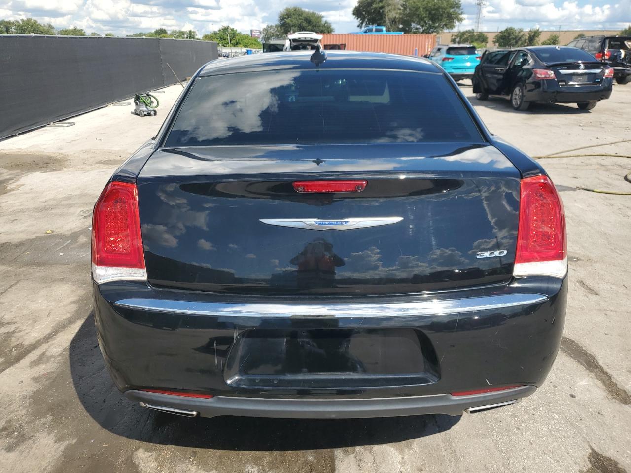 2019 Chrysler 300 Limited VIN: 2C3CCAEG5KH631412 Lot: 83820645