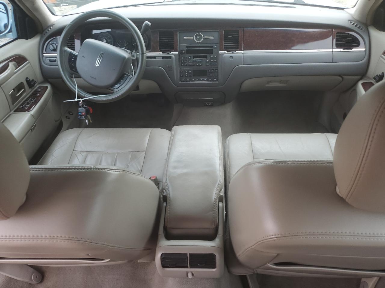 2007 Lincoln Town Car Signature VIN: 1LNHM81V77Y608573 Lot: 81827305