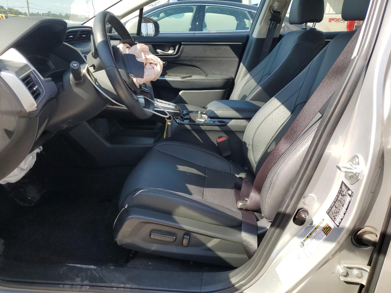 2018 Honda Clarity Touring VIN: JHMZC5F33JC008167 Lot: 81676605