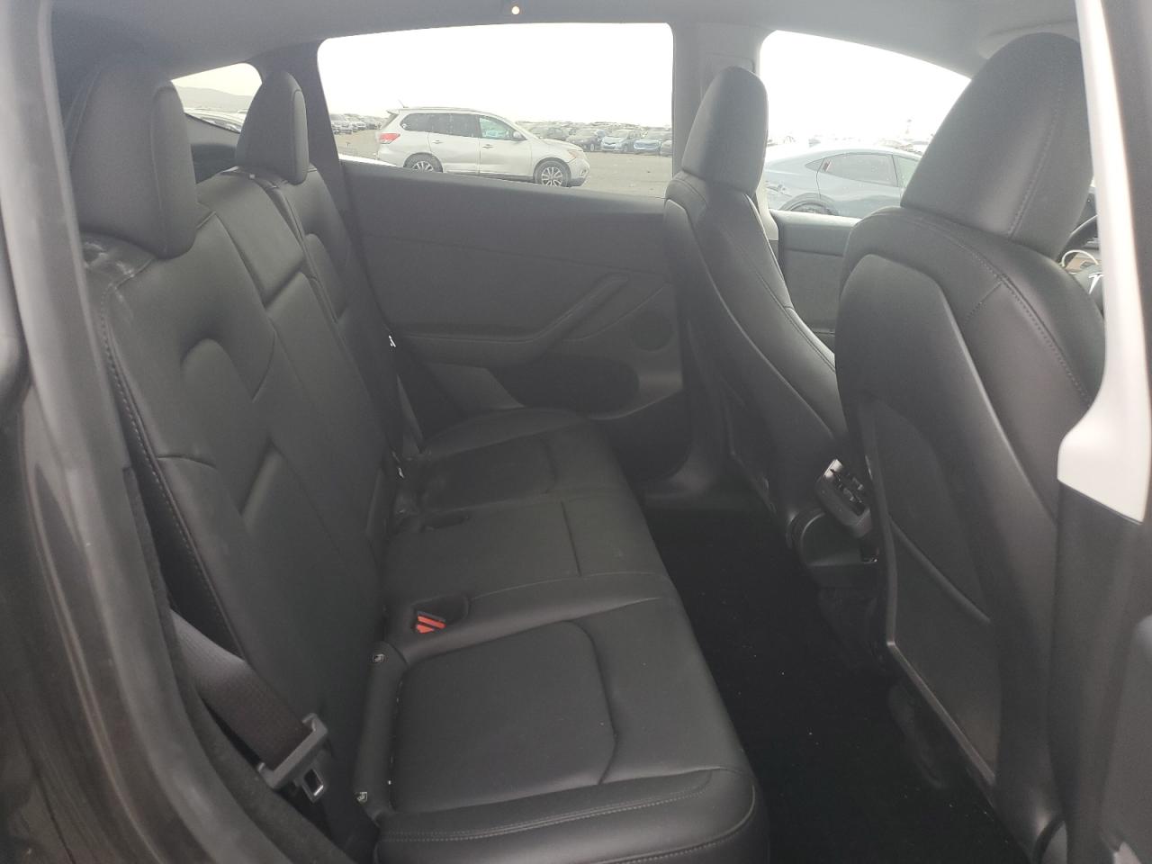 2024 Tesla Model Y VIN: 7SAYGDEF4RF027593 Lot: 81800325