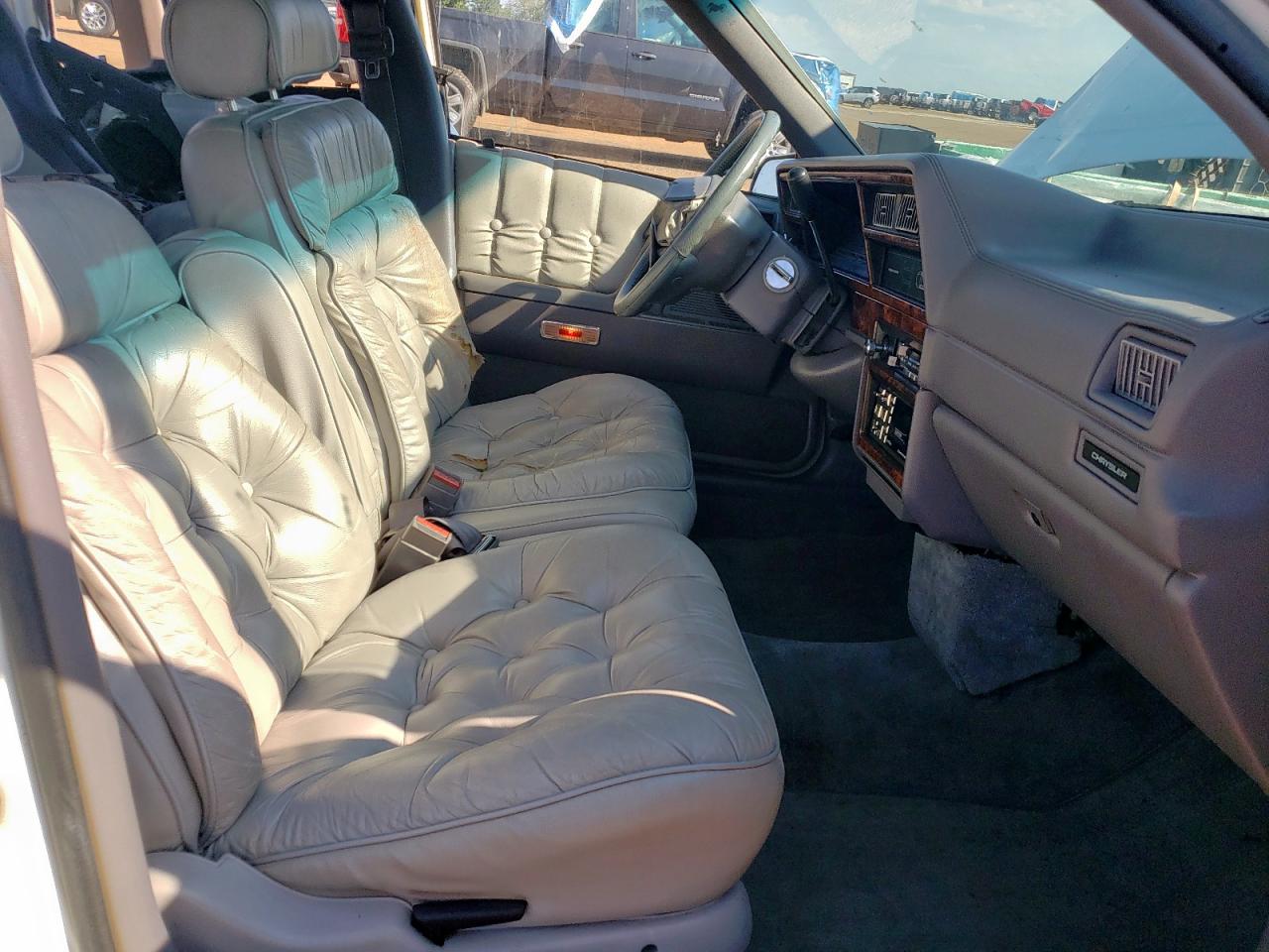 1990 Chrysler Lebaron Landau VIN: 1C3XA5633LF832805 Lot: 71612665