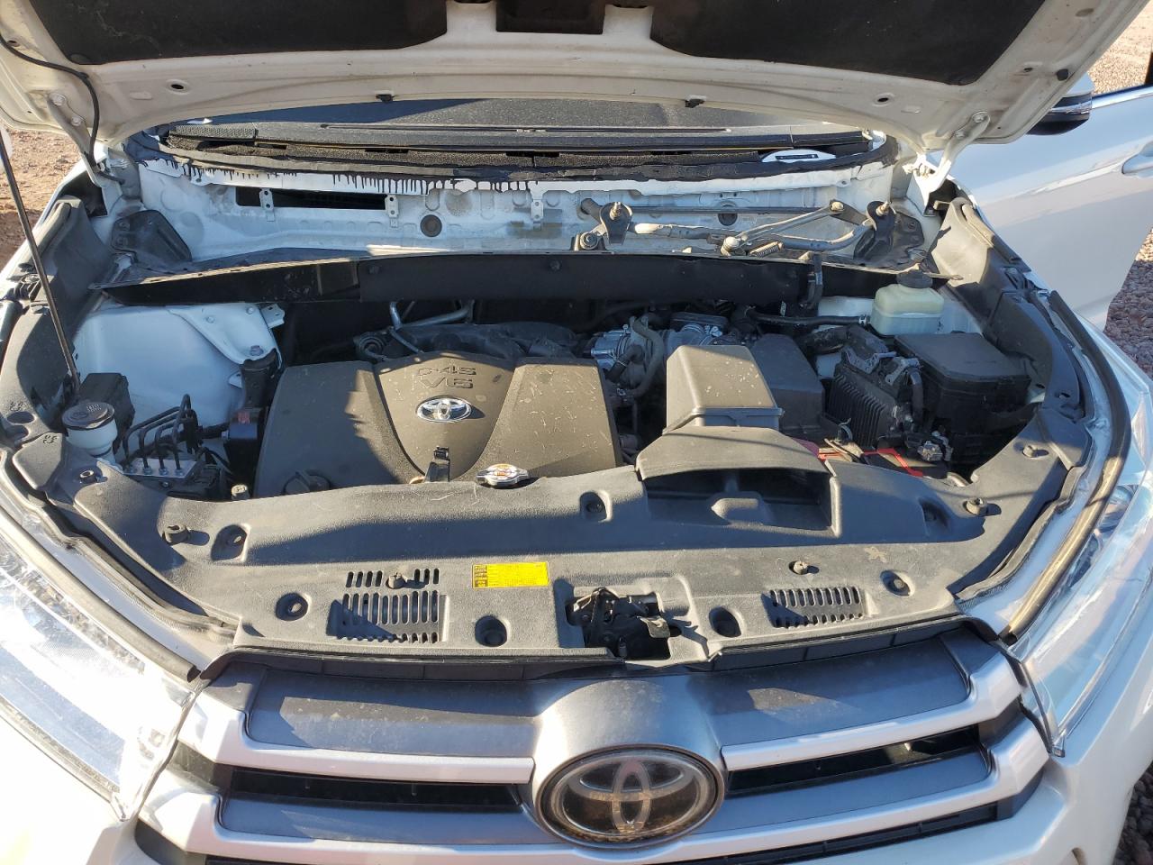 2018 Toyota Highlander Le VIN: 5TDBZRFH6JS855512 Lot: 81901535