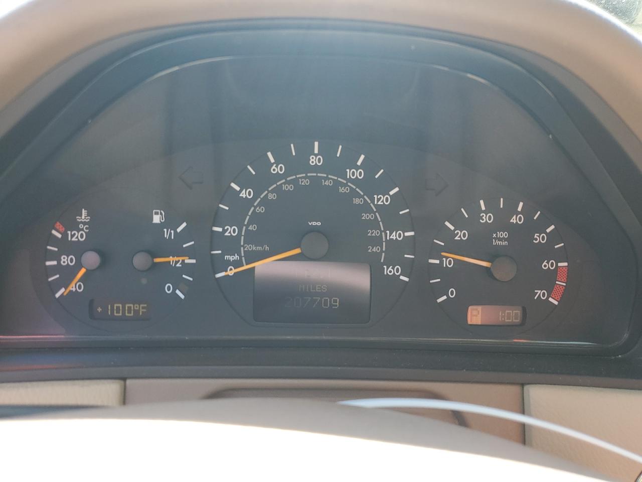 2001 Mercedes-Benz E 320 VIN: WDBJF65J41B254662 Lot: 81761075