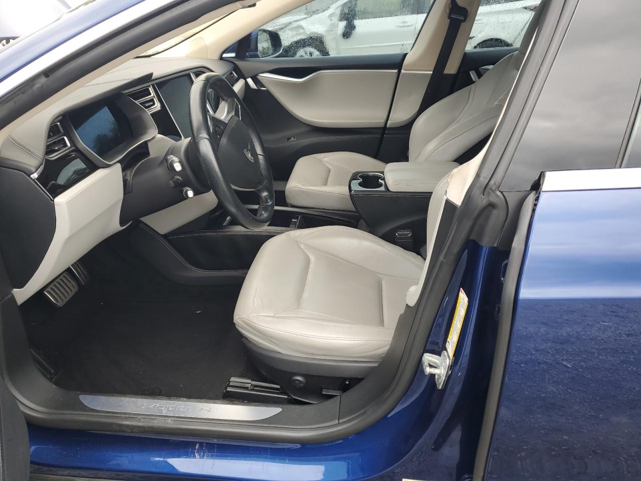 2015 Tesla Model S 70D VIN: 5YJSA1S26FF090047 Lot: 84451495