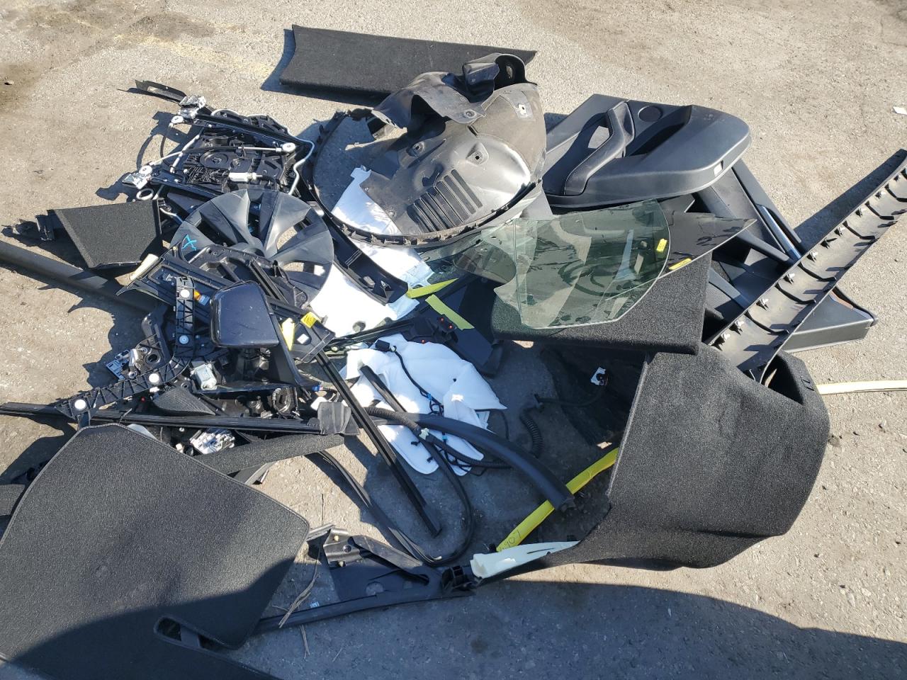 2024 Tesla Model Y VIN: 7SAYGDED3RF197801 Lot: 71172995