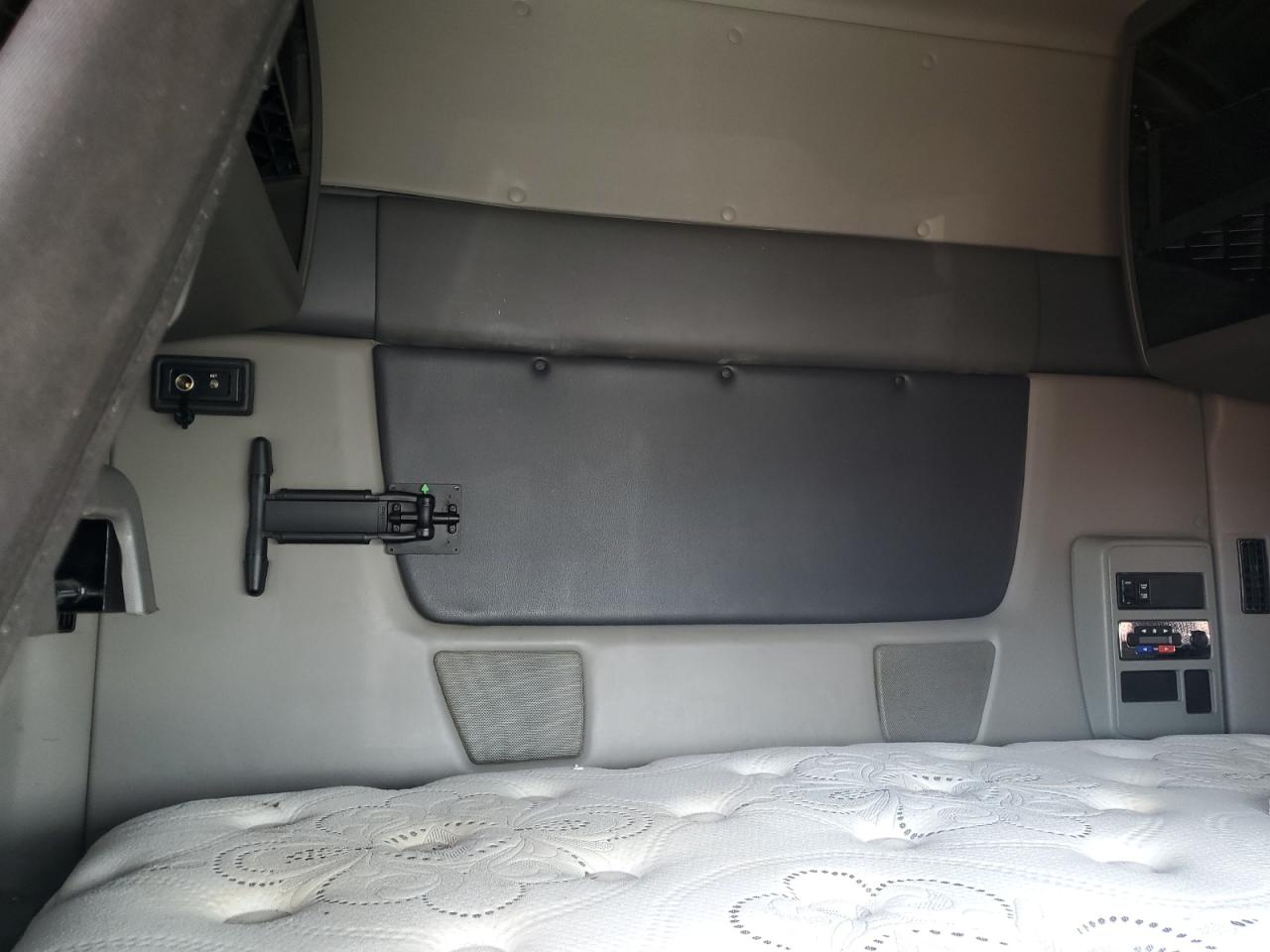 2020 International Rh613 Semi Truck VIN: 3HSDWTZR8LN175067 Lot: 80332135