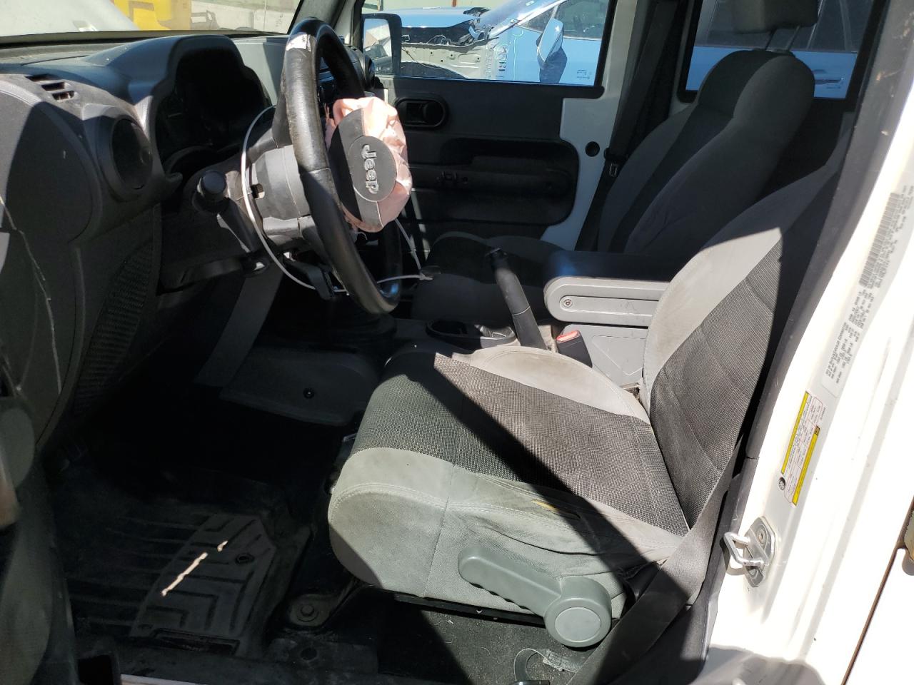 2007 Jeep Wrangler X VIN: 1J4GA39157L195444 Lot: 71504935