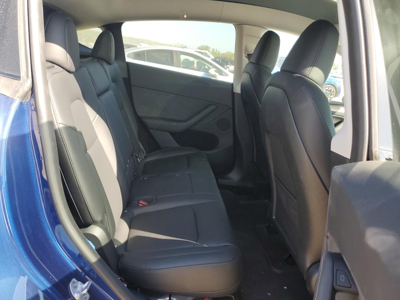 2024 Tesla Model Y VIN: 7SAYGDEE5RA266395 Lot: 84393875
