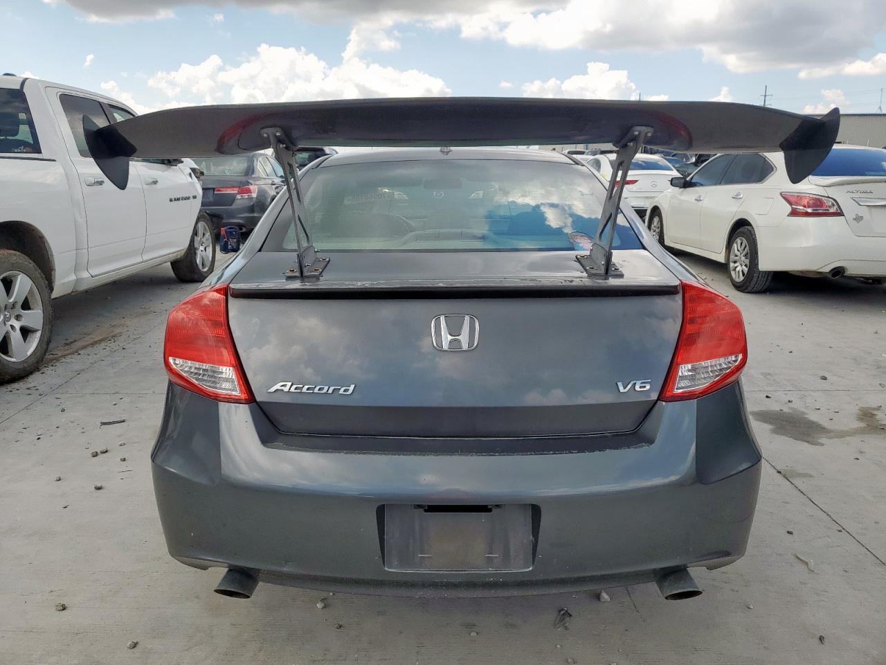 2011 Honda Accord Exl VIN: 1HGCS2B89BA003922 Lot: 70569485