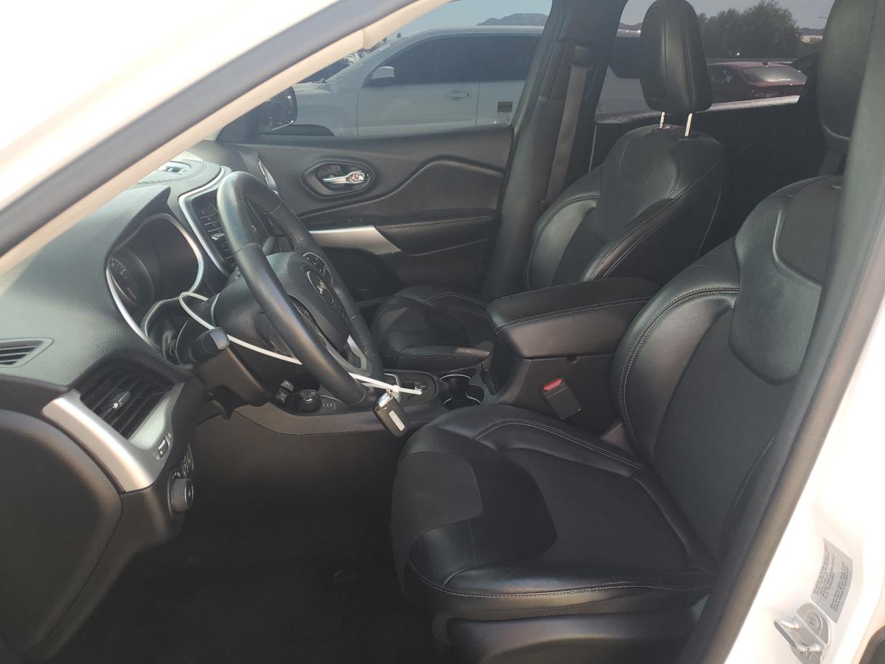 2018 Jeep Cherokee Latitude Plus VIN: 1C4PJMLX3JD527505 Lot: 81620915