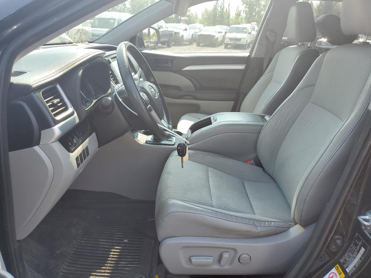 2018 Toyota Highlander Le VIN: 5TDBZRFH2JS827397 Lot: 71114795