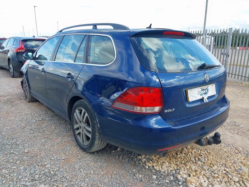 2011 VOLKSWAGEN GOLF SE