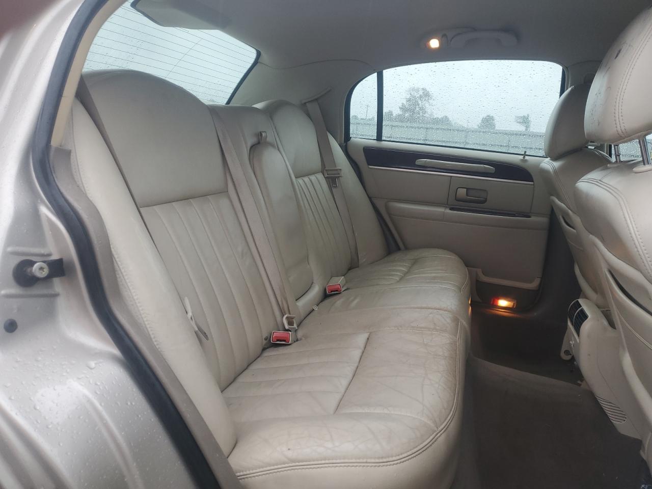 2005 Lincoln Town Car Signature VIN: 1LNHM81W35Y666542 Lot: 84442895