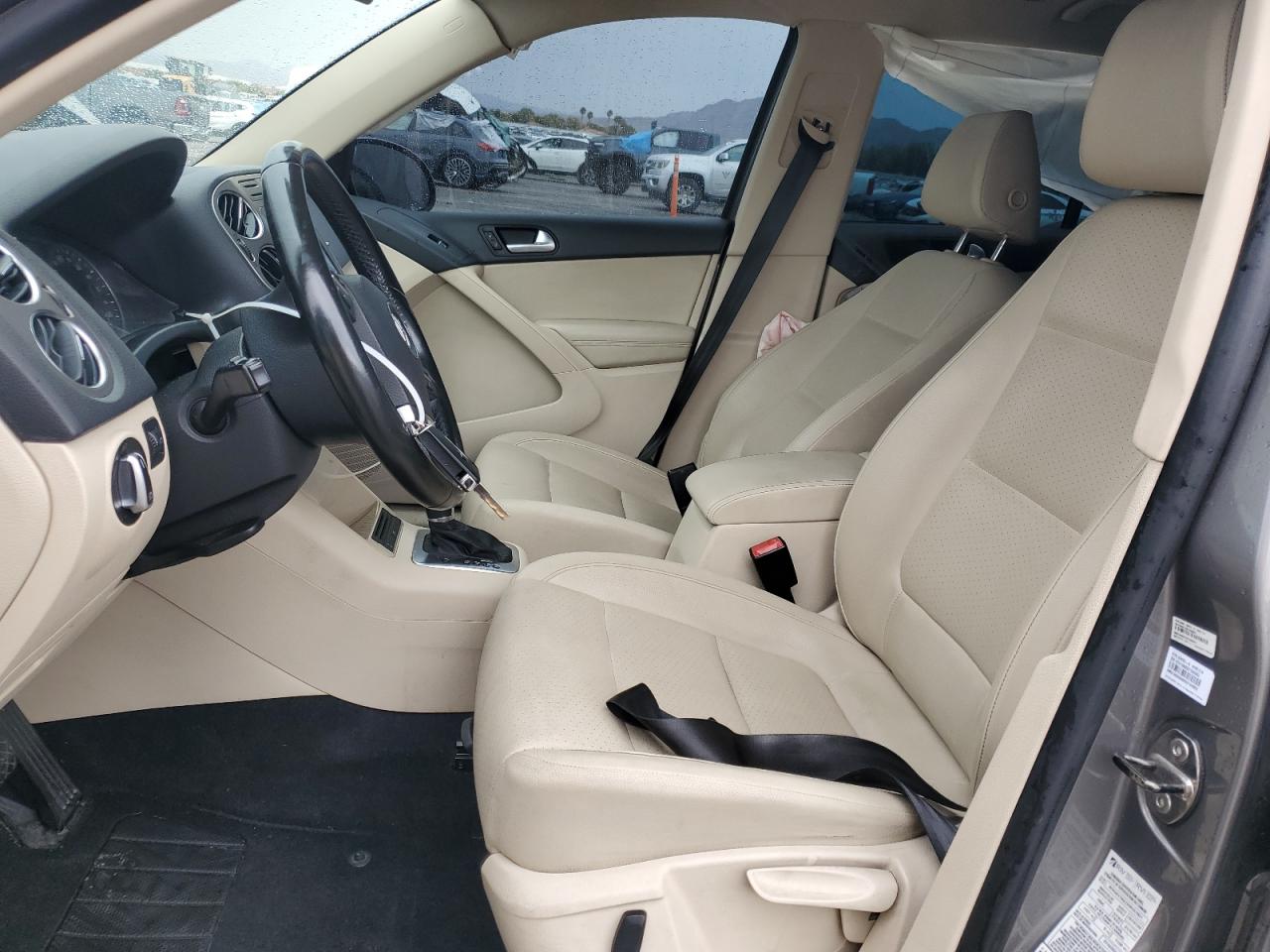 2011 Volkswagen Tiguan S VIN: WVGAV7AX2BW537801 Lot: 81484175