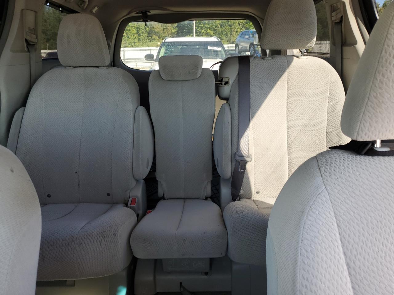 2011 Toyota Sienna Le VIN: 5TDKK3DC1BS141748 Lot: 81907885
