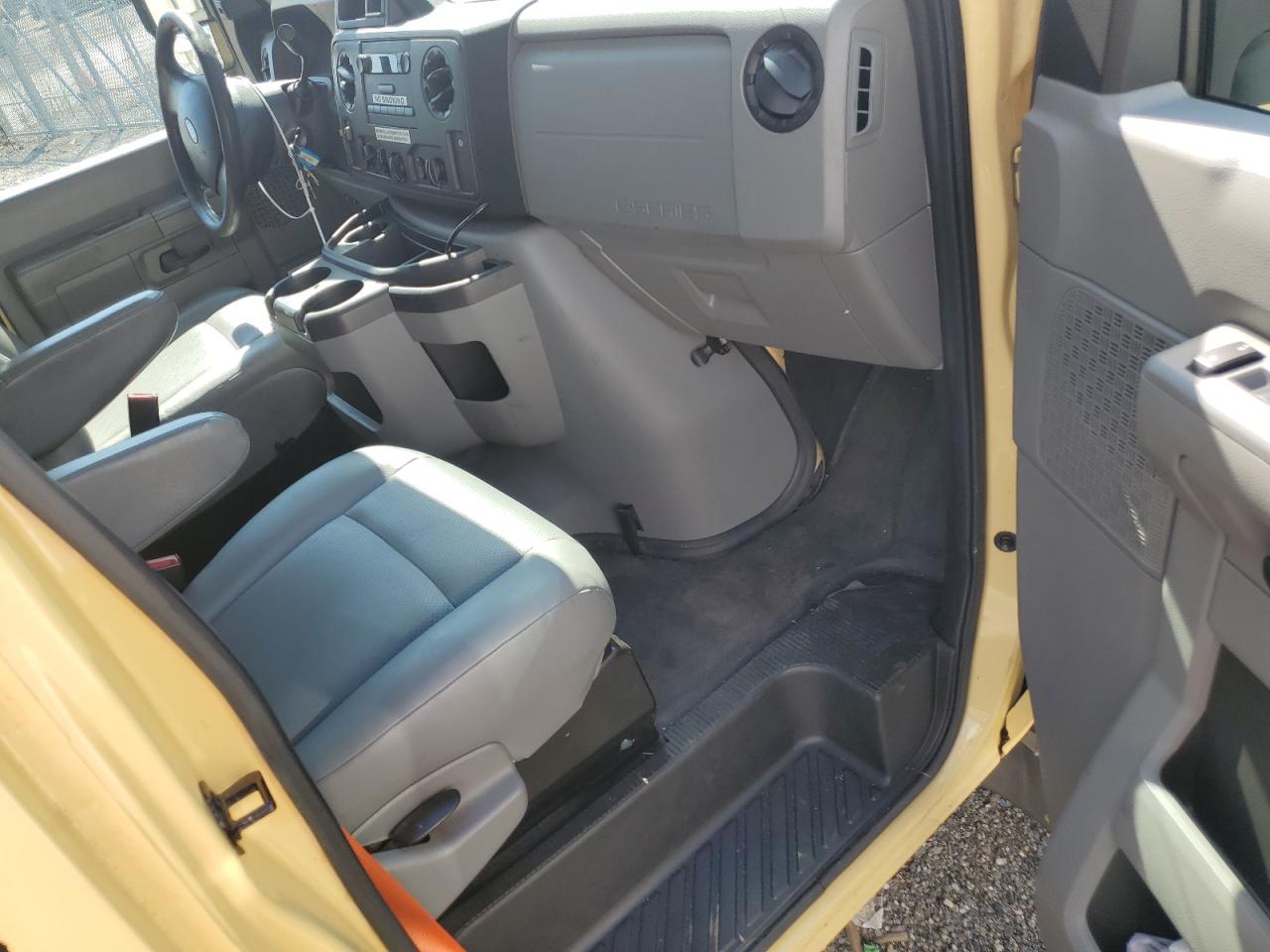 2019 Ford Econoline E450 Super Duty Cutaway Van VIN: 1FDXE4FS0KDC22545 Lot: 81457775