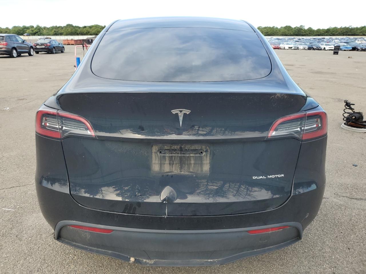 2024 Tesla Model Y VIN: 7SAYGDEE5RA222221 Lot: 71676165