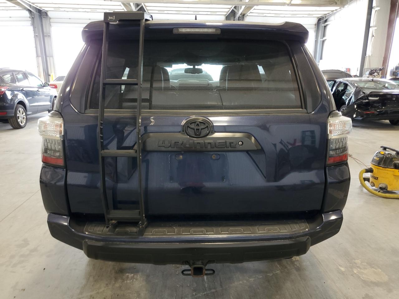2019 Toyota 4Runner Sr5/Sr5 Premium VIN: JTEBU5JR2K5659772 Lot: 81780525