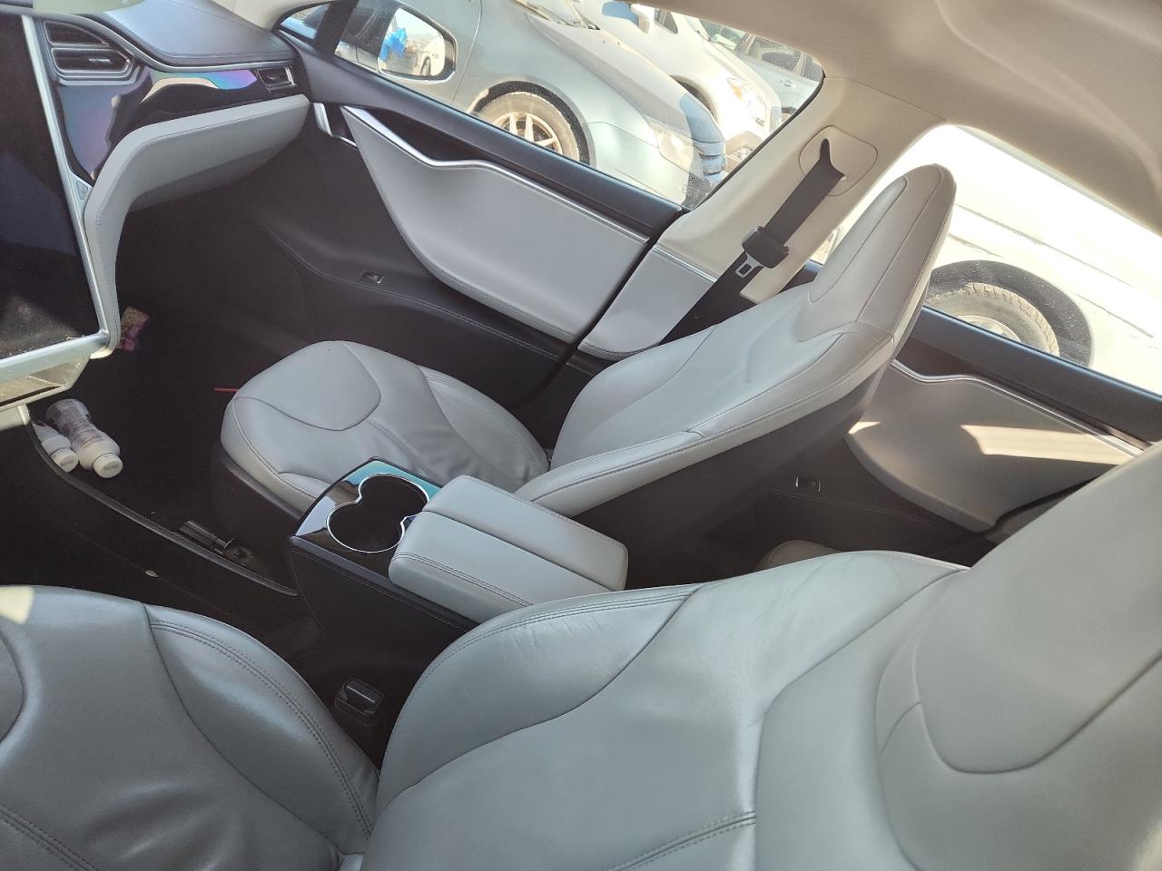 2014 Tesla Model S VIN: 5YJSA1H19EFP33651 Lot: 81701985