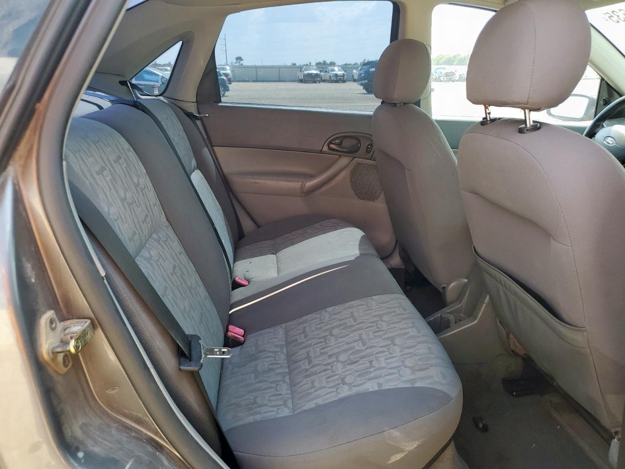 2005 Ford Focus Zx4 VIN: 1FAFP34N95W236797 Lot: 81064635