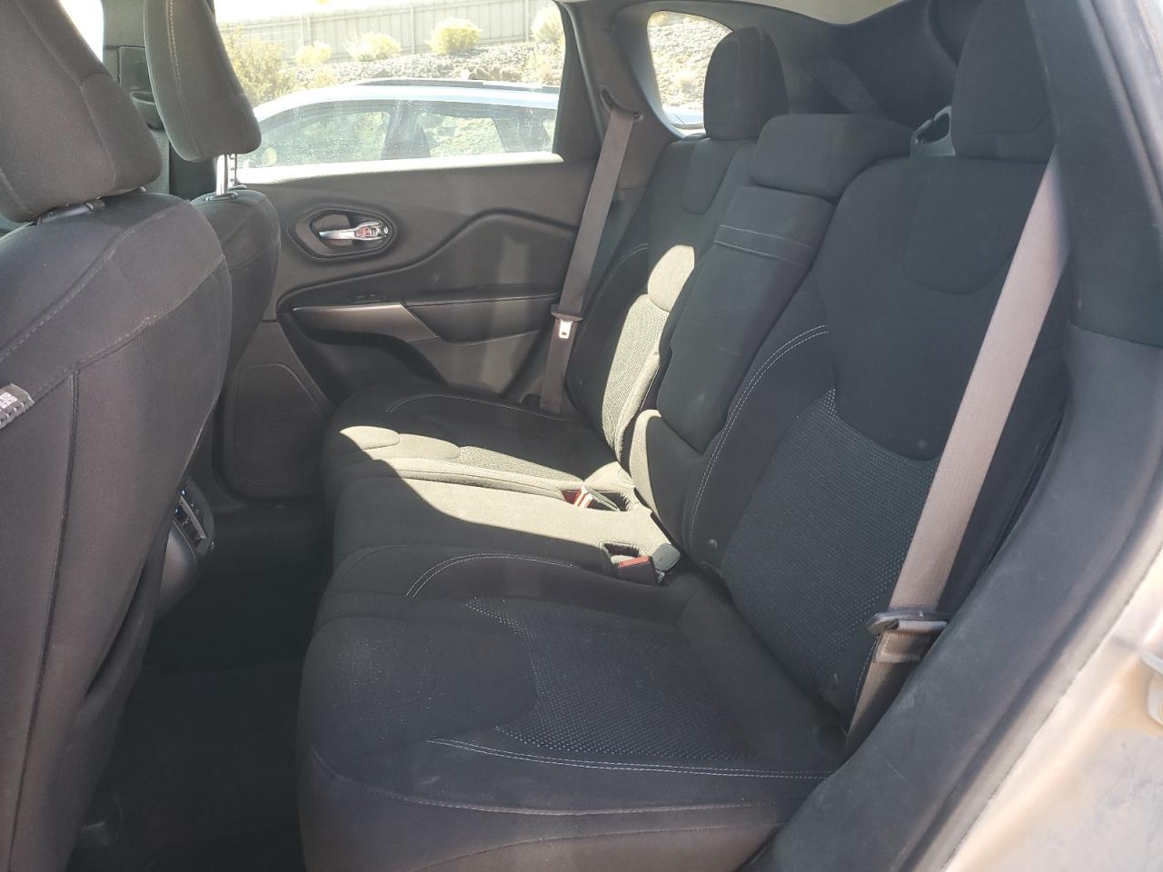 2019 Jeep Cherokee Latitude VIN: 1C4PJLCB2KD297875 Lot: 84467735