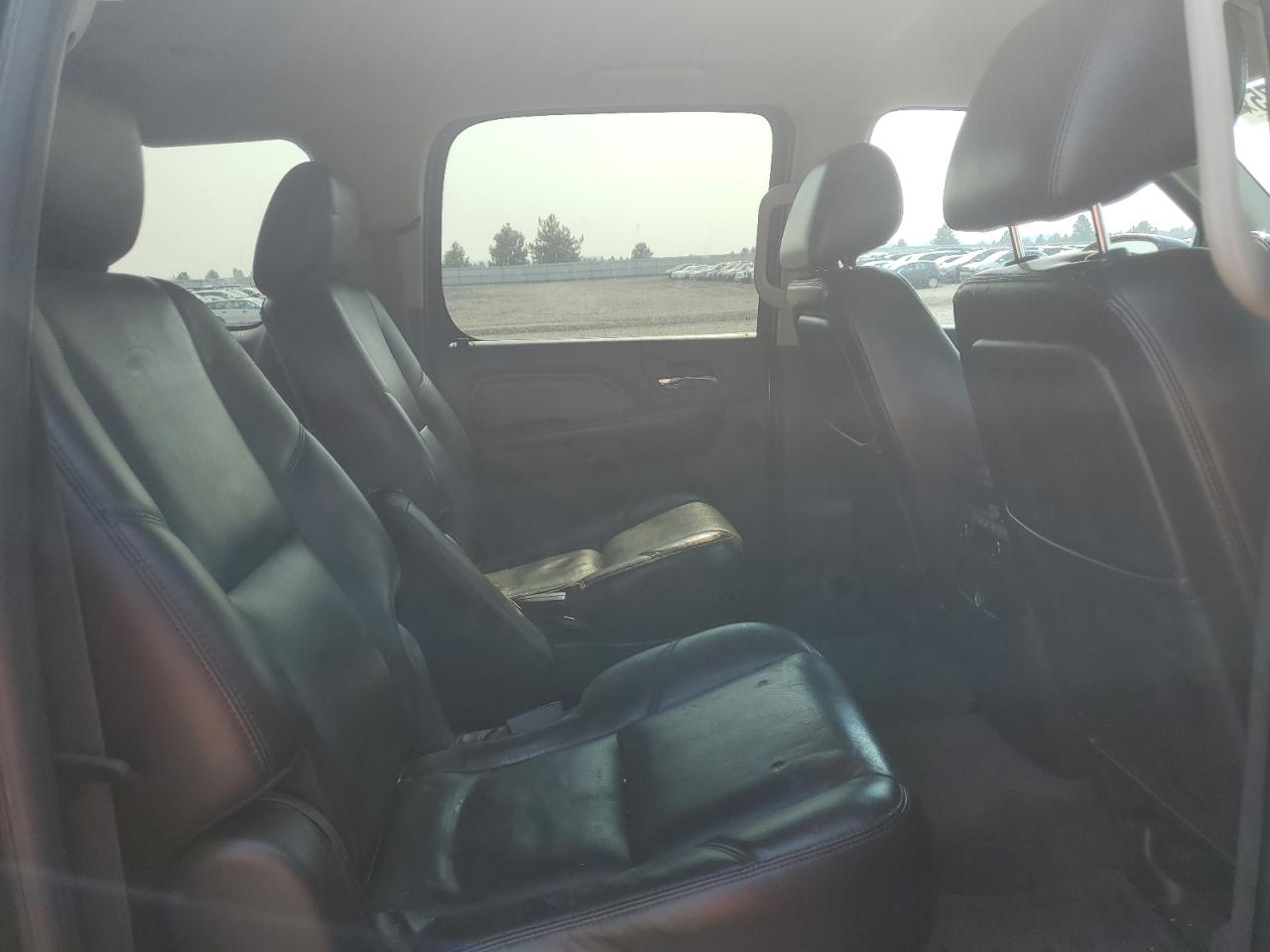 2011 GMC Yukon Xl Denali VIN: 1GKS2MEF1BR261776 Lot: 71032275