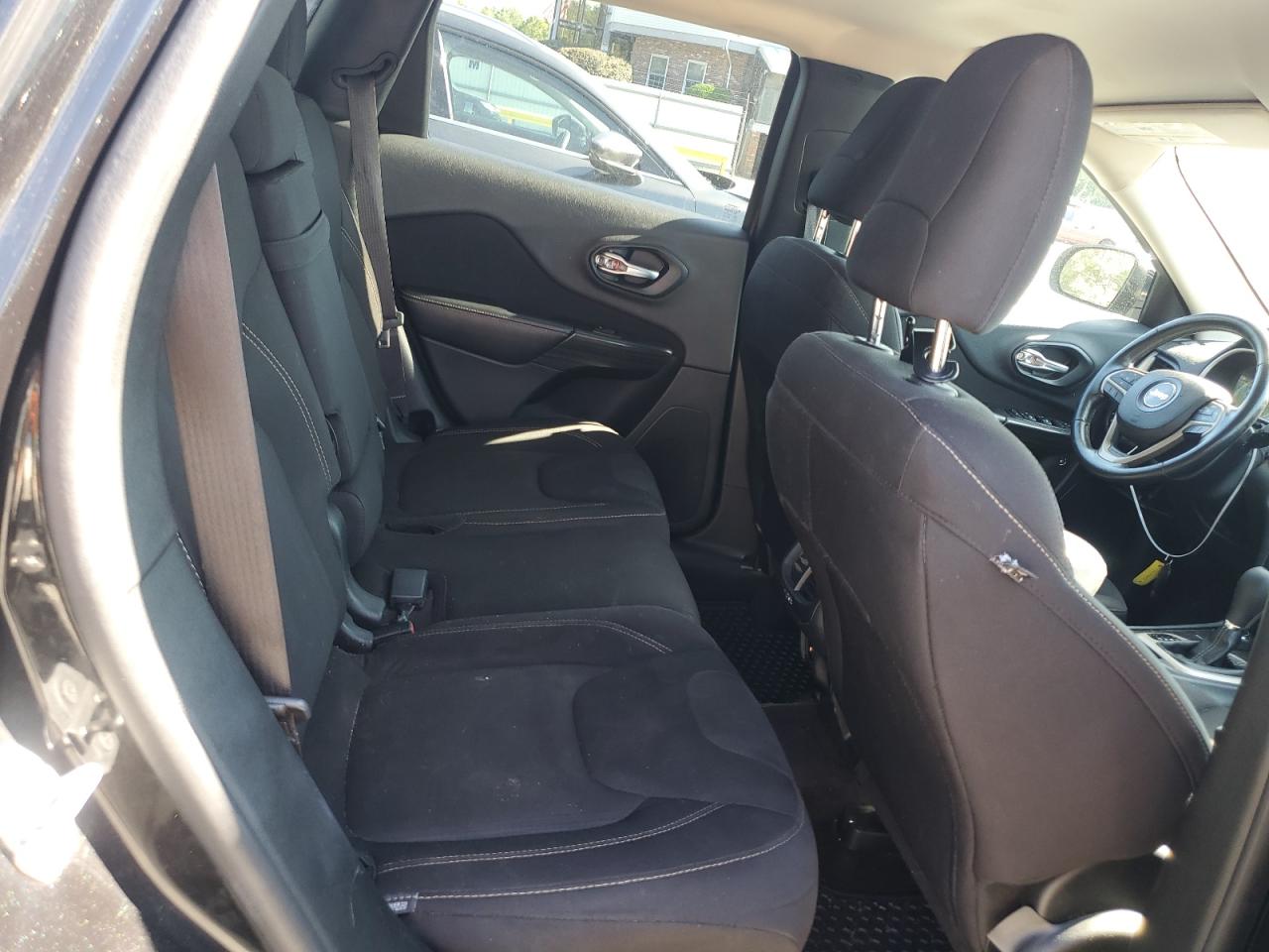 2016 Jeep Cherokee Latitude VIN: 1C4PJMCS5GW203053 Lot: 70895465