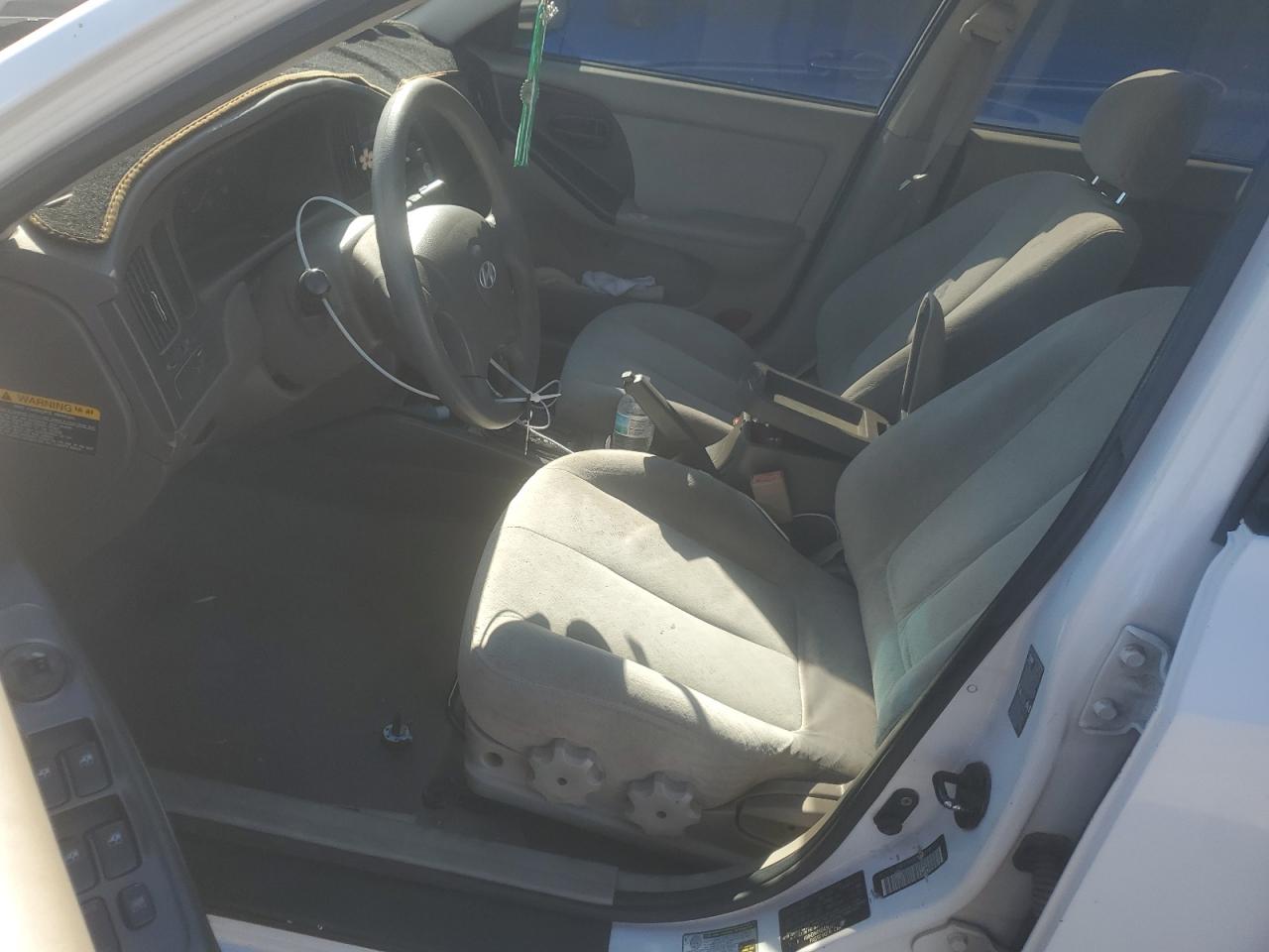 2005 Hyundai Elantra Gl VIN: 951933 Lot: 84283615