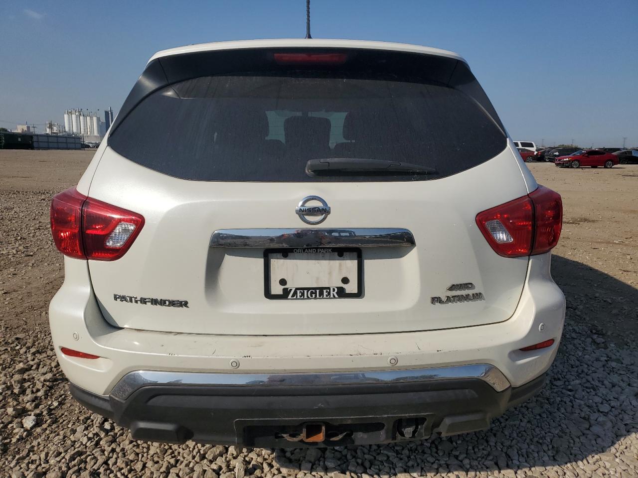 2018 Nissan Pathfinder S VIN: 5N1DR2MM3JC655698 Lot: 84392535