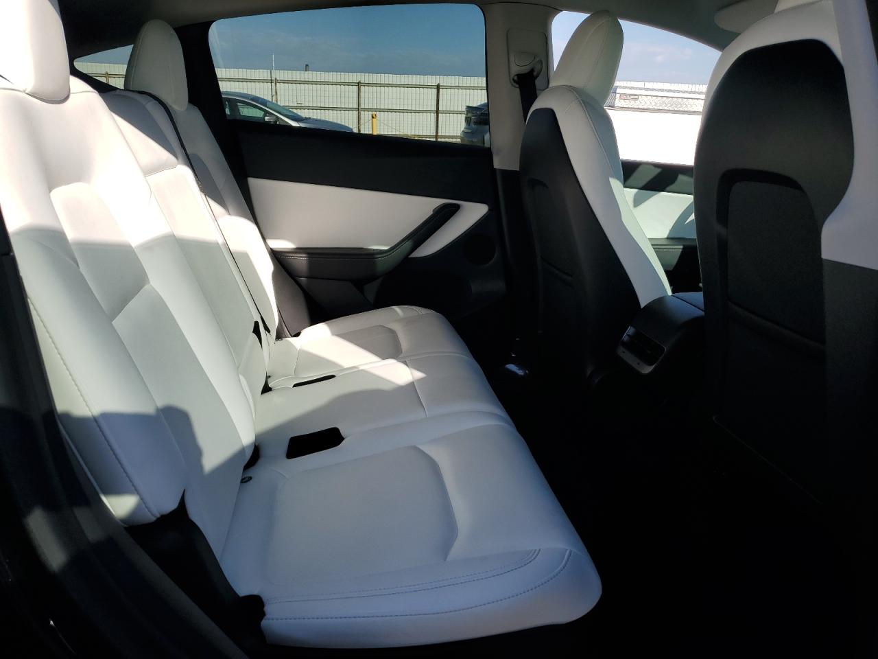 2022 Tesla Model Y VIN: 7SAYGAEE2NF417561 Lot: 84251505