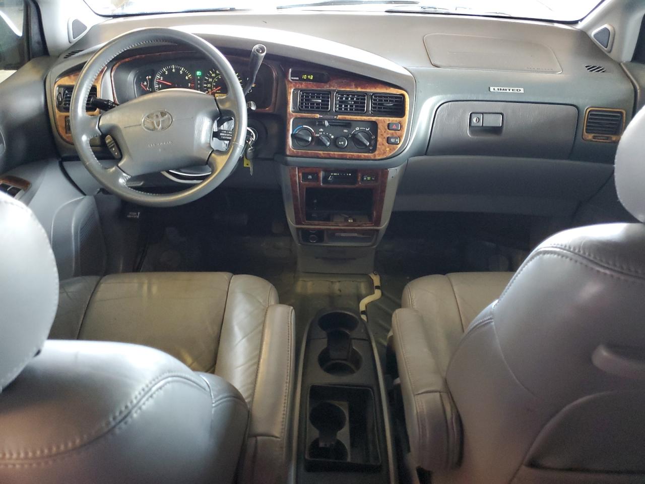 1999 Toyota Sienna Le VIN: 4T3ZF13C4XU168151 Lot: 72102045